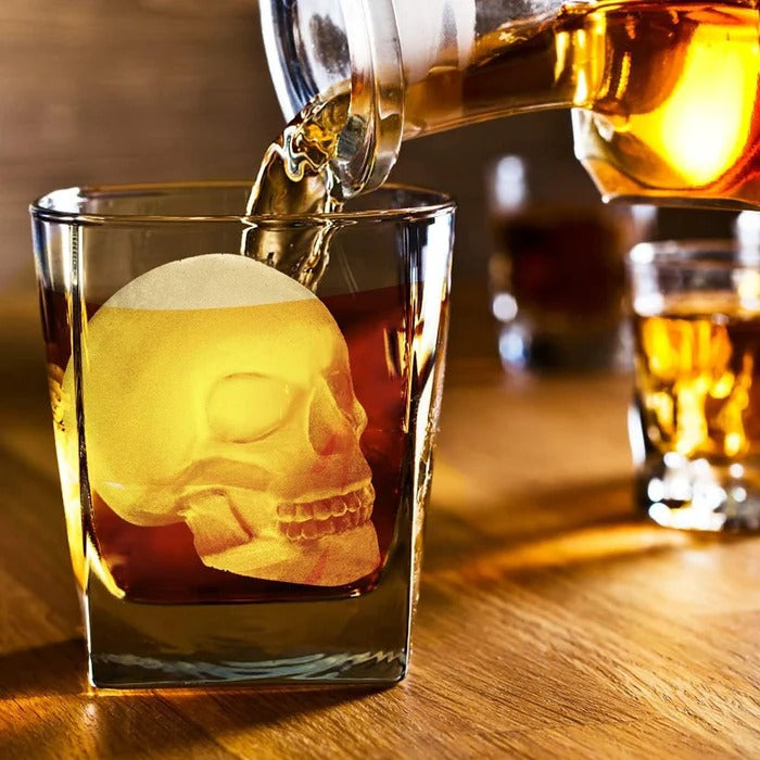 Eiswürfelform in Totenkopfform