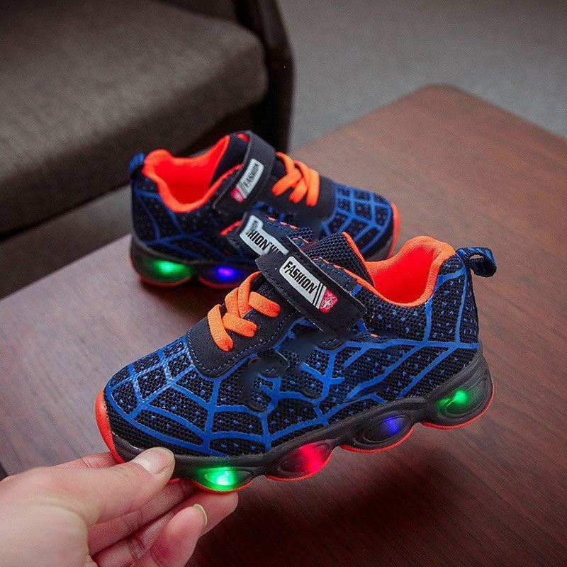 Leuchtende Kindersneaker mit LED-Sohle – Actionhelden-Klettverschluss-Schuhe für aktives Spielen, Laufen & Abenteuer | Thomler