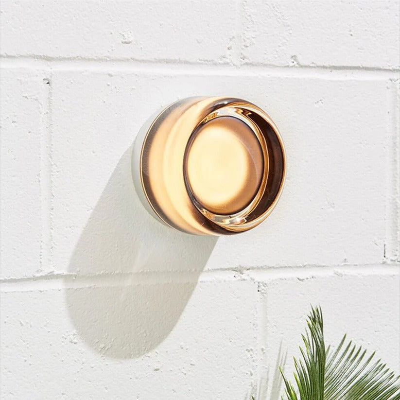 Moderne LED-Wandleuchte aus Dimple-Glas