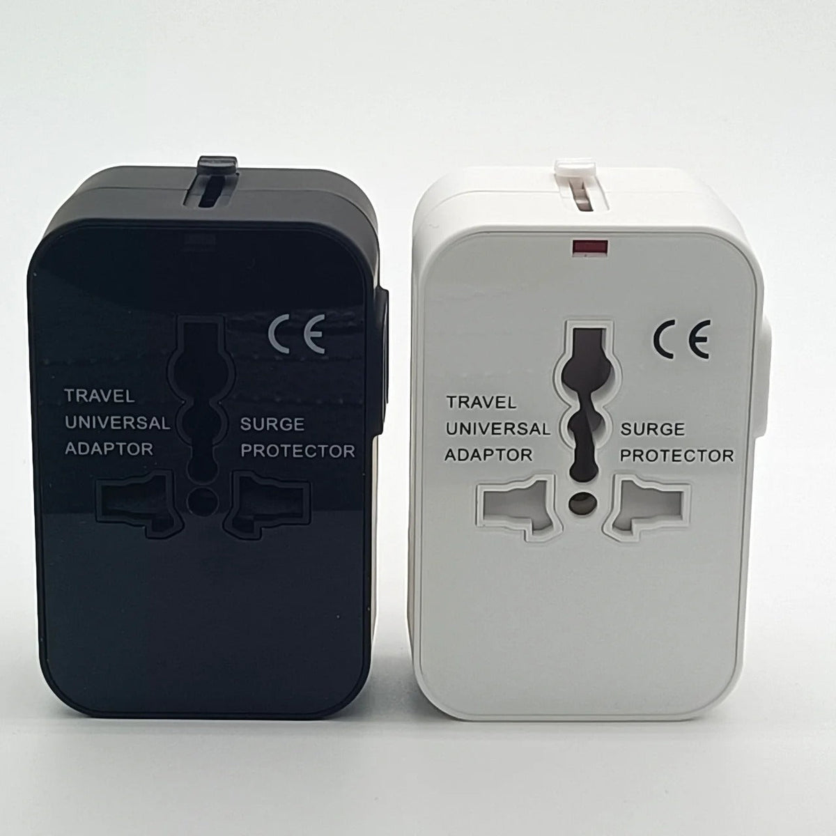 Wereldwijde reisstekker met twee USB-oplaadpoorten