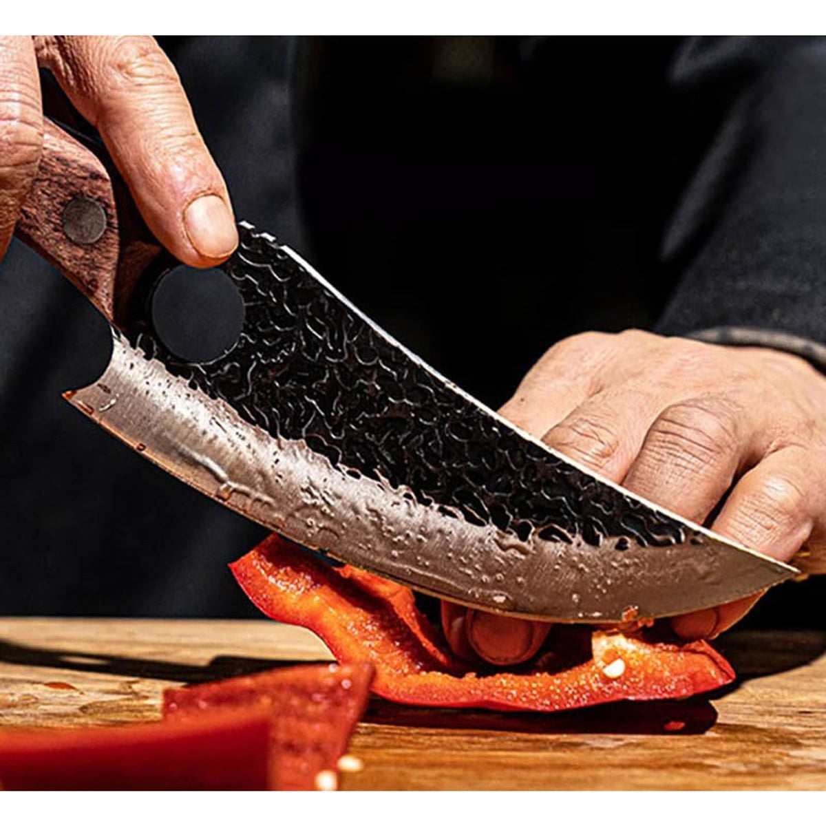 Cuchillo de chef japonés para corte de precisión, picado y deshuesado con acero afilado como navaja