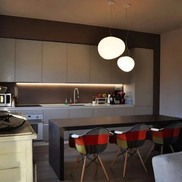 Plafondlamp met matglazen bol en verstelbaar snoer voor eetkamer, keukeneiland, slaapkamer, hal, plafondverlichting, modern accent van ijzer | Thomler