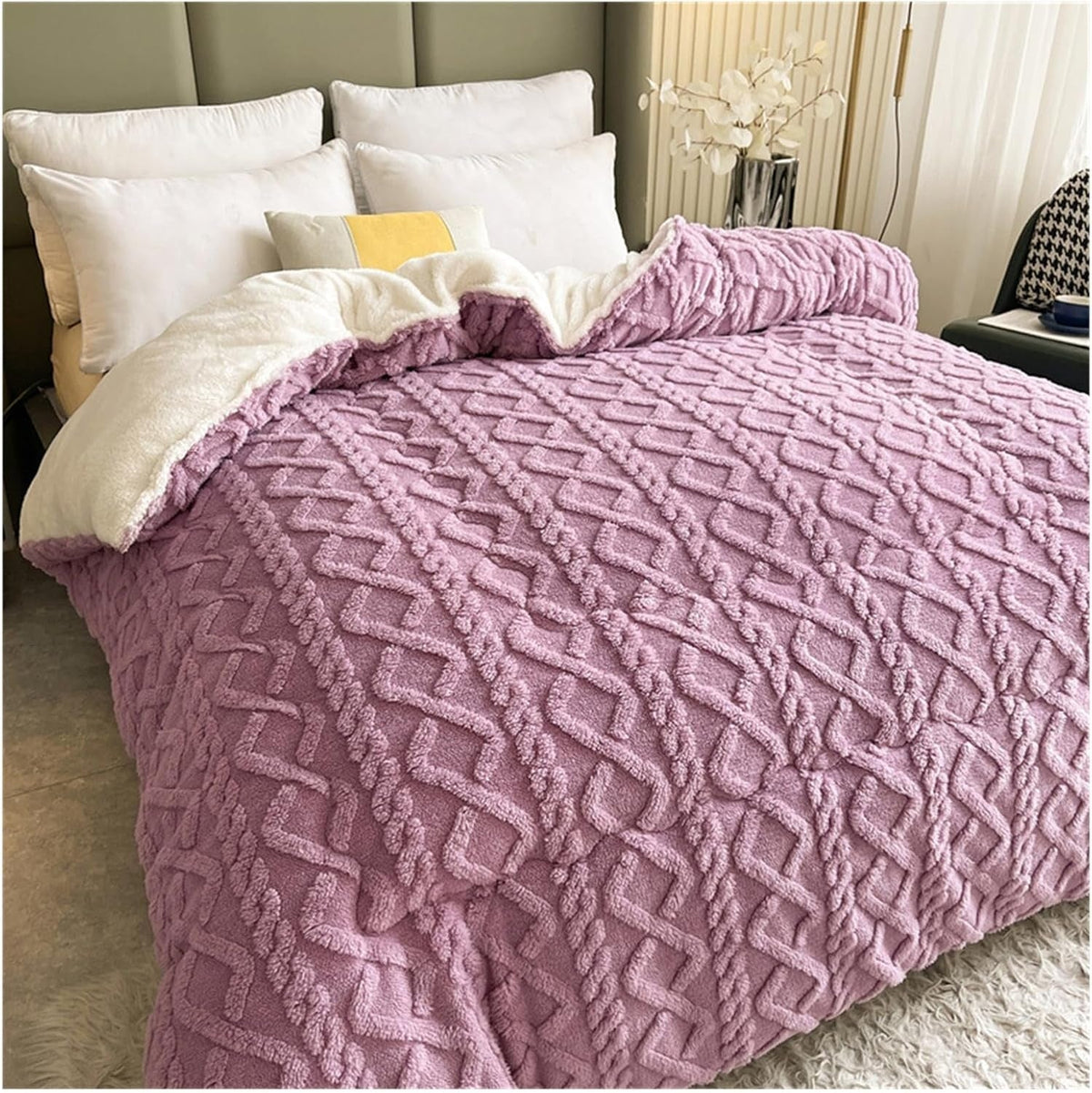 Reversible Quilted Sherpa Throw – Dual-Sided Fleece Blanket with Geometric Design for Couch, Bed & Living Room