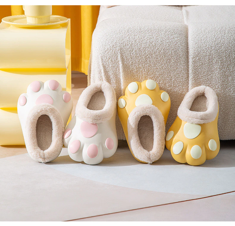 Plush Cat Paw Slippers with Fleece Lining – Cozy Winter House Shoes for Women & Men
