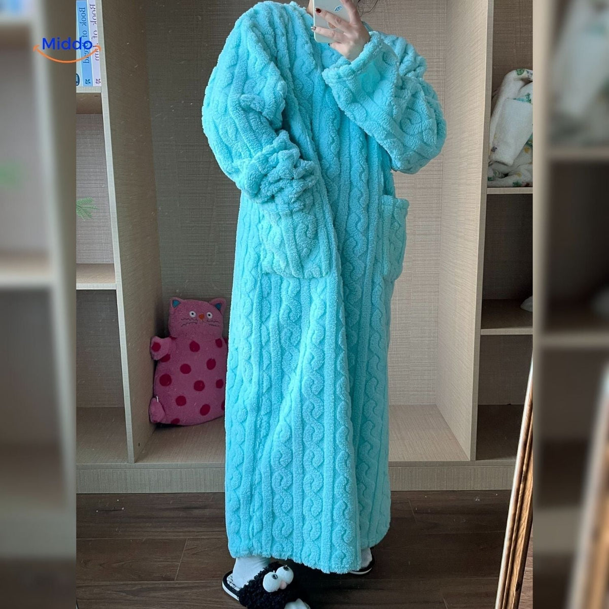Floor-Length Fleece Wearable Blanket with Pockets – Cozy Indoor Loungewear