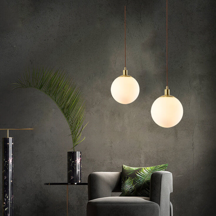 Verstelbare hanglamp met glazen kap voor hal, werkkamer of slaapruimte - Moderne hanglamp in wit of goud - 10-inch bol | Thomler