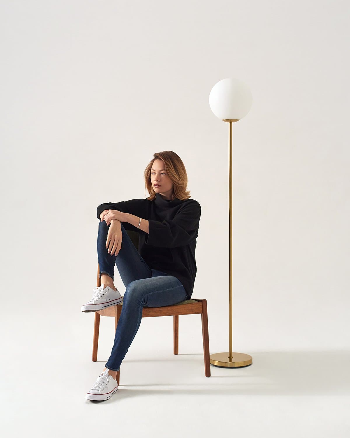 Messing vloerlamp 165 cm hoog voor woonkamers, slaapkamers en leeshoeken, warme sfeerverlichting, metalen frame, voetschakelaar, modern minimalistisch | Thomler