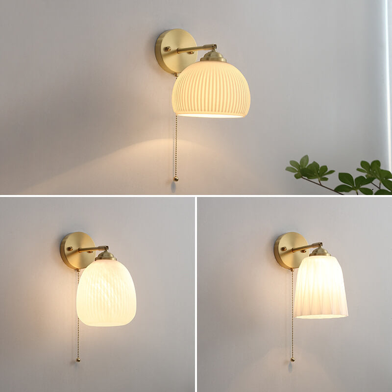 Lámpara de pared compacta, pantalla blanca con detalles en latón, 6 pulgadas de ancho, para dormitorio, pasillo, rincón de lectura, iluminación ambiental, casquillo E26, estilo moderno minimalista | Thomler