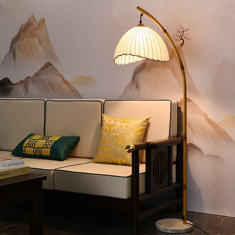 Bogen-Stehleuchte mit plissiertem Schirm, 160 cm, natürliche Oberfläche, weißer Stoff, dimmbare Ambientebeleuchtung für Schlaf- und Wohnzimmer, Modern Retro Design | Thomler
