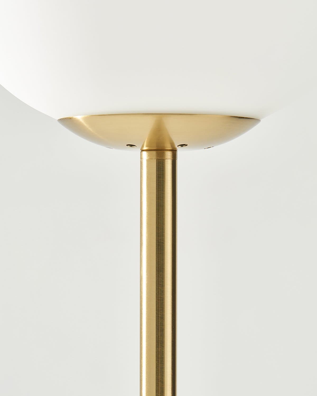 Messing vloerlamp 165 cm hoog voor woonkamers, slaapkamers en leeshoeken, warme sfeerverlichting, metalen frame, voetschakelaar, modern minimalistisch | Thomler
