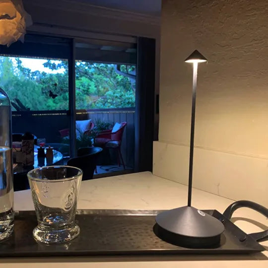 Wiederaufladbare LED-Schreibtischlampe mit Dimmer – Kabellose Aluminiumleuchte für Terrasse, Essbereich & Nachttisch – 29 cm hoch, 2700K warmes Licht, USB-betrieben | Thomler