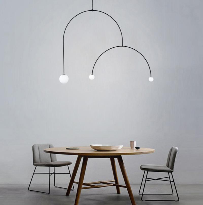 Lámpara de techo escultural con difusores de vidrio opalino, acabado en negro y latón, diseño de múltiples brazos para comedor, vestíbulo, lámpara de techo moderna