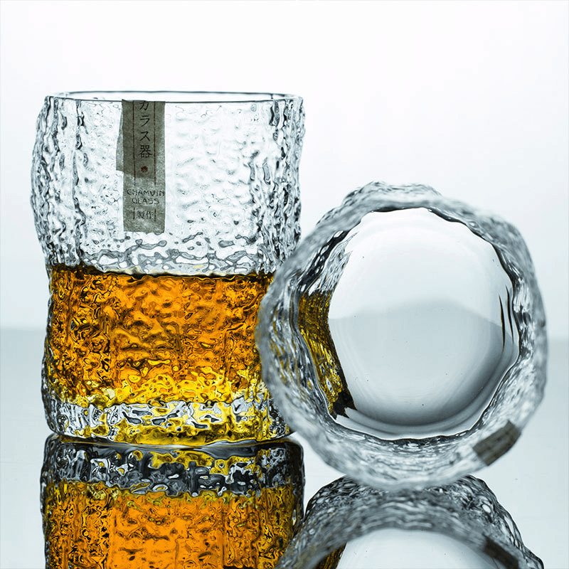 Traditioneller Whisky-Becher aus geschliffenem Kristallglas mit texturiertem Facettendesign für Bourbon- & Scotch-Liebhaber | Thomler