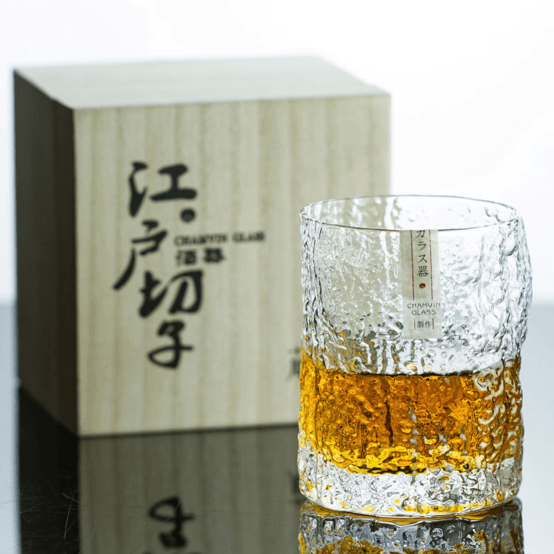 Traditioneller Whisky-Becher aus geschliffenem Kristallglas mit texturiertem Facettendesign für Bourbon- & Scotch-Liebhaber | Thomler