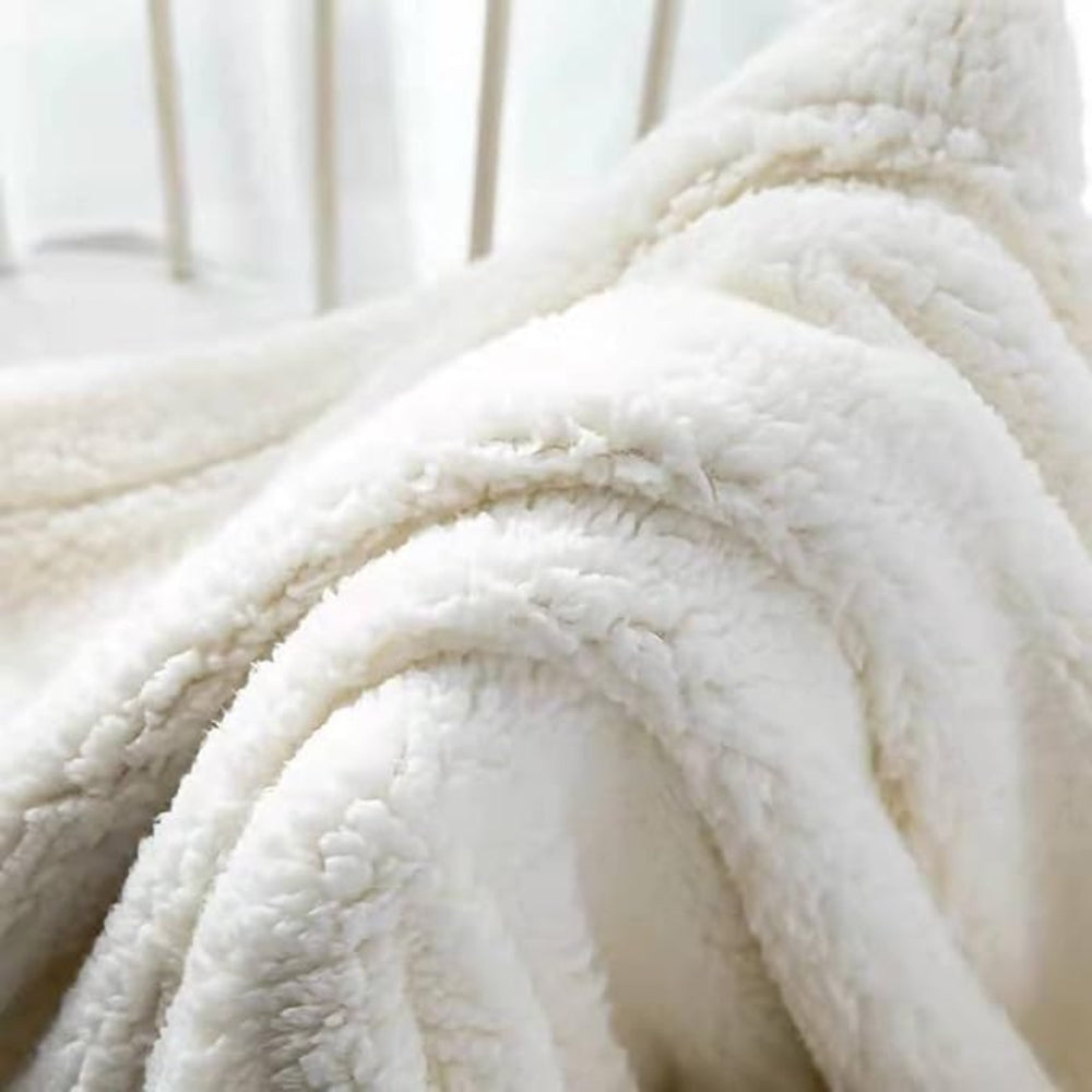 Reversible Dual-Layer Throw with Jacquard Texture & Plush Fleece Lining – Couch or Bed Blanket