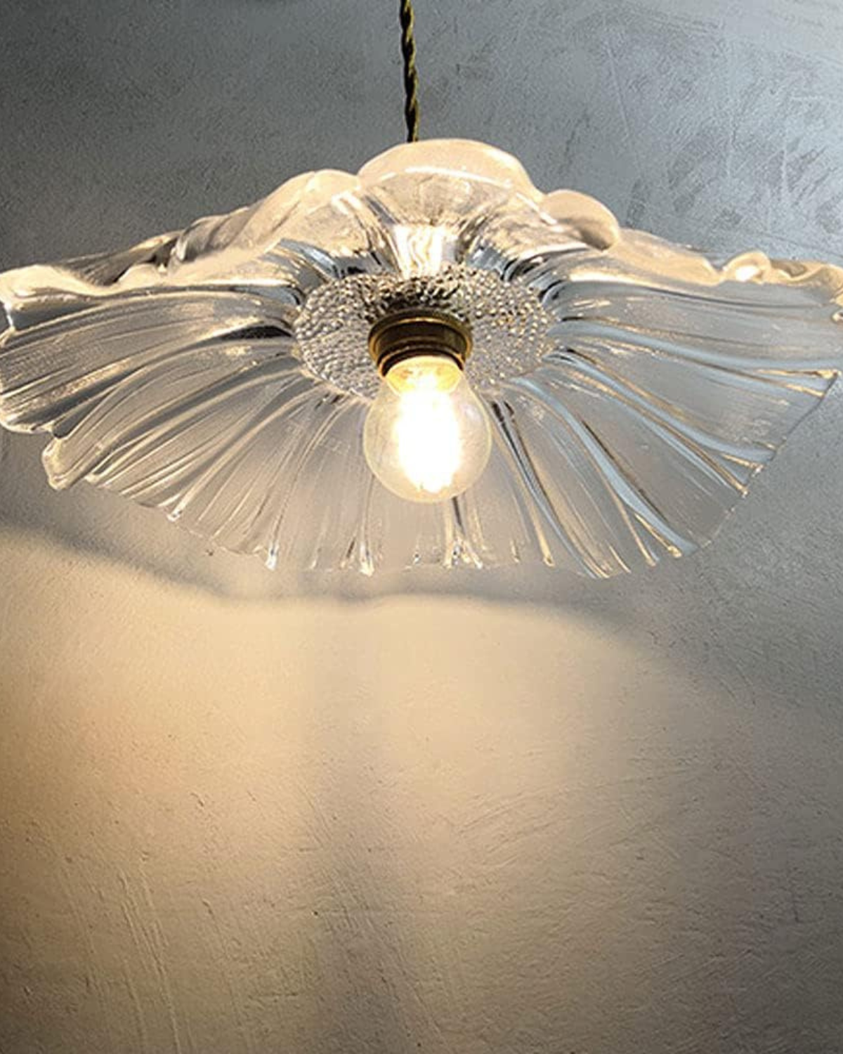 Glass Pendant Light with Brass Socket and Organic Petal Shape for Dining Room and Living Space | Thomler