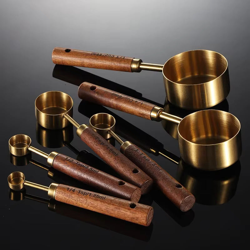 Messbecher- und Messlöffel-Set aus Edelstahl mit Eichenholzgriffen, 8-teiliges Küchen-Portionierwerkzeug zum Backen, Kochen, für Kaffee und zur Essensvorbereitung | Thomler