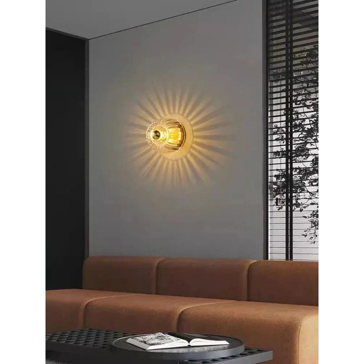 Geriffelte Wandleuchte, E14-Fassung, klarer Schirm, Metallrahmen, Nachttisch-Flur-Wandfluter, modernes, minimalistisches Ambient-Licht für Schlafzimmer, Eingangsbereich, Wohnzimmer | Thomler