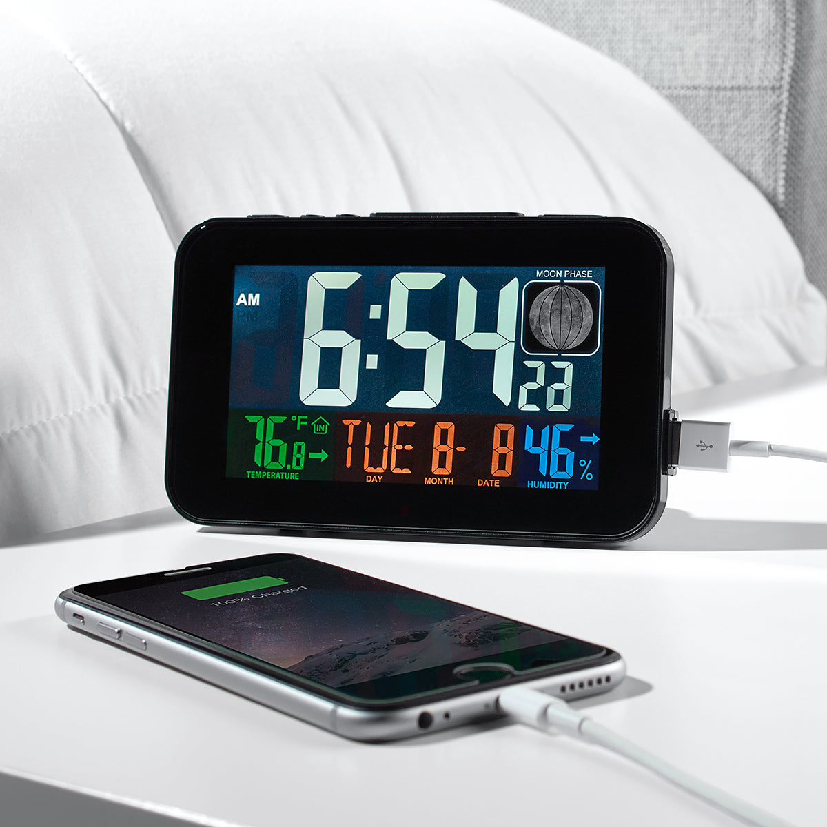 Reloj despertador atómico con carga para teléfono