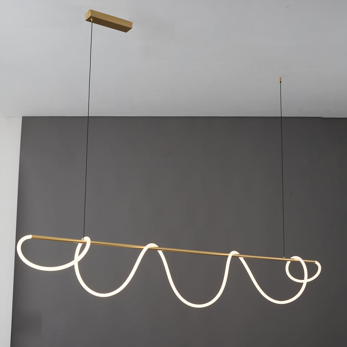 Lineare LED-Insel-Pendelleuchte mit Silikon-Wellen-Design, 43 Zoll, Messing, höhenverstellbar, dimmbar, moderne Küchen-Hängeleuchte für den Esstisch | Thomler