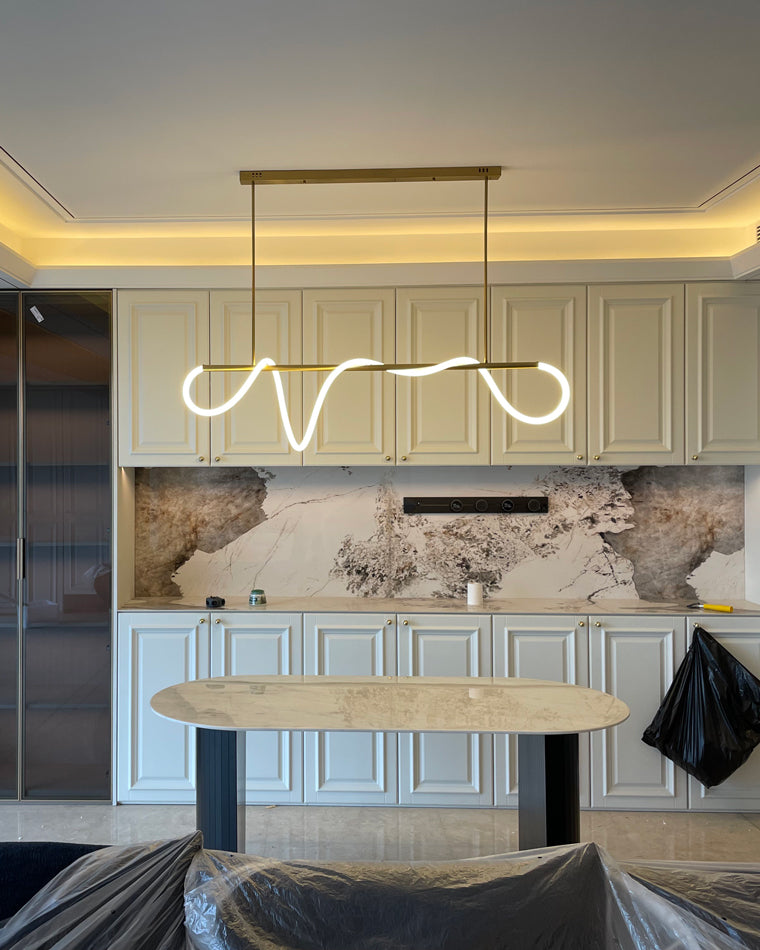 Lineare LED-Insel-Pendelleuchte mit Silikon-Wellen-Design, 43 Zoll, Messing, höhenverstellbar, dimmbar, moderne Küchen-Hängeleuchte für den Esstisch | Thomler