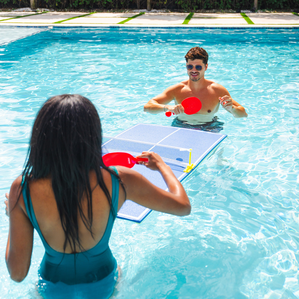 Schwimmendes Tischtennis
