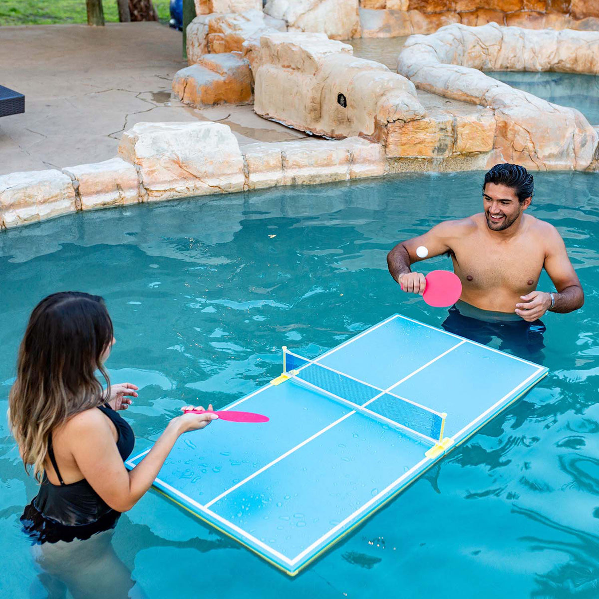 Schwimmendes Tischtennis