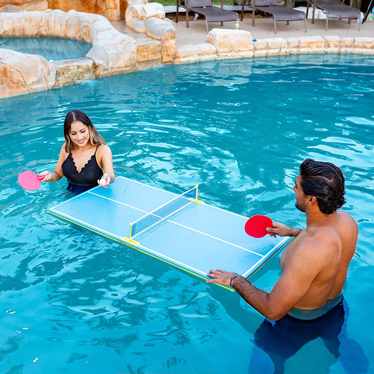Schwimmendes Tischtennis