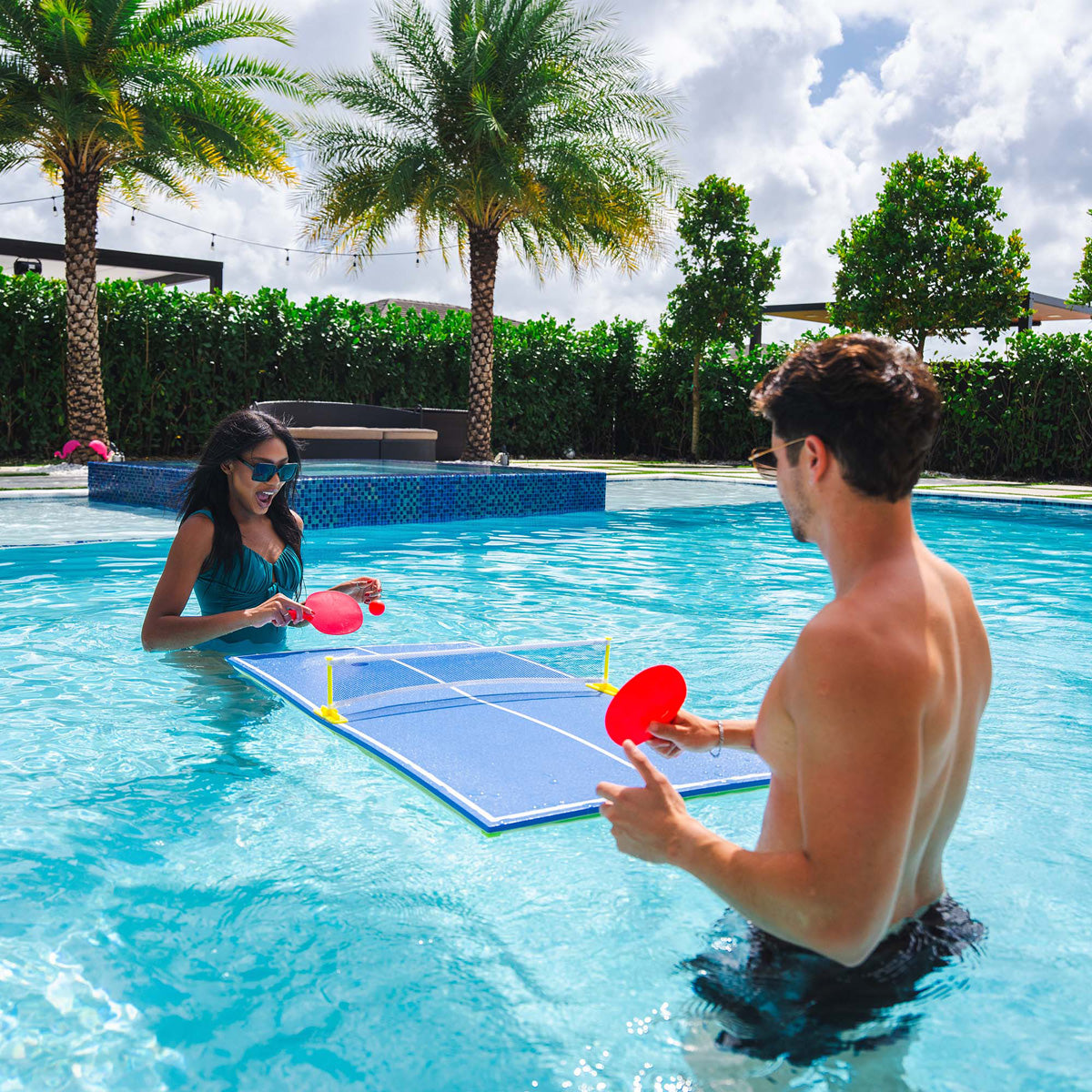 Schwimmendes Tischtennis