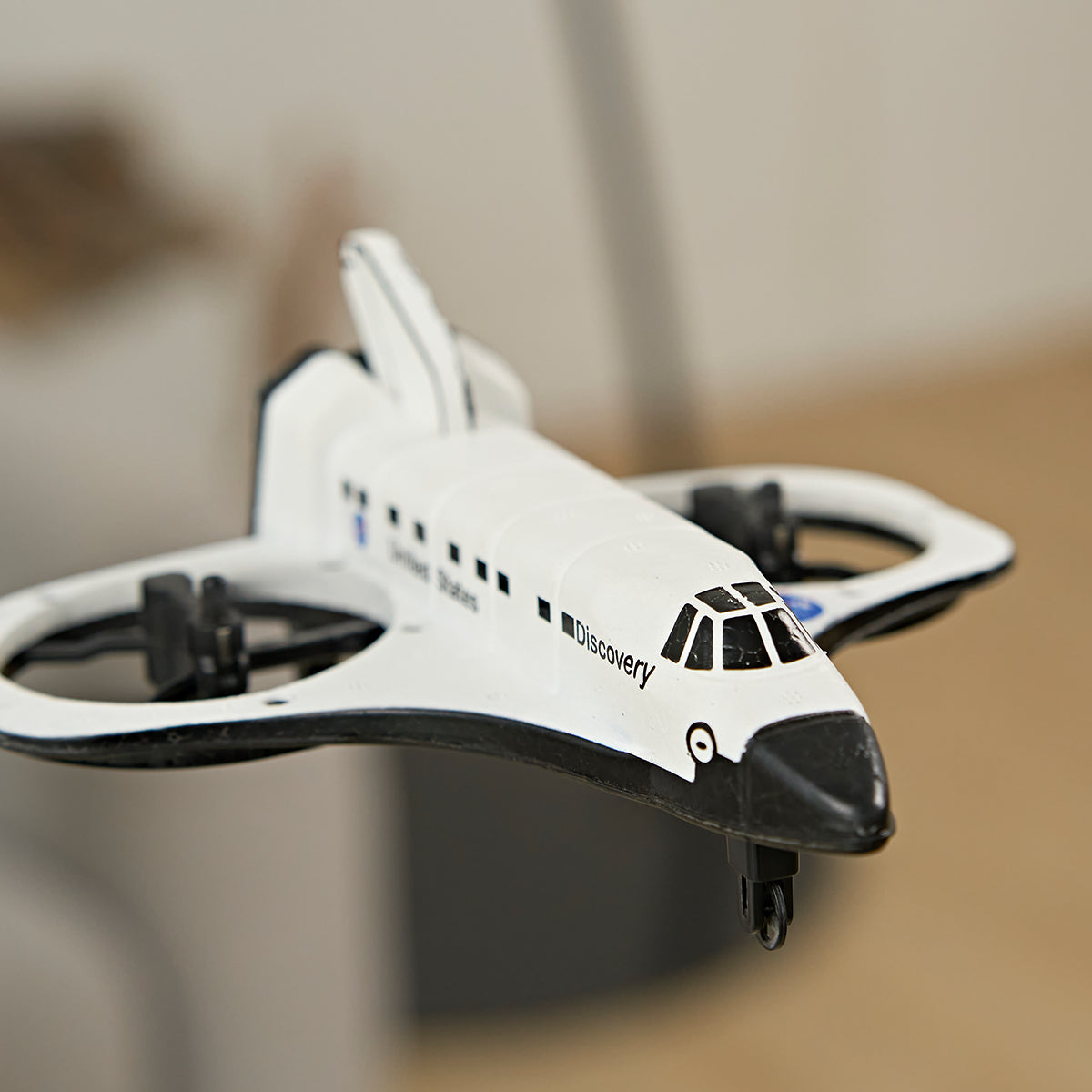 Smithsonian RC Space Shuttle Discovery Drohne