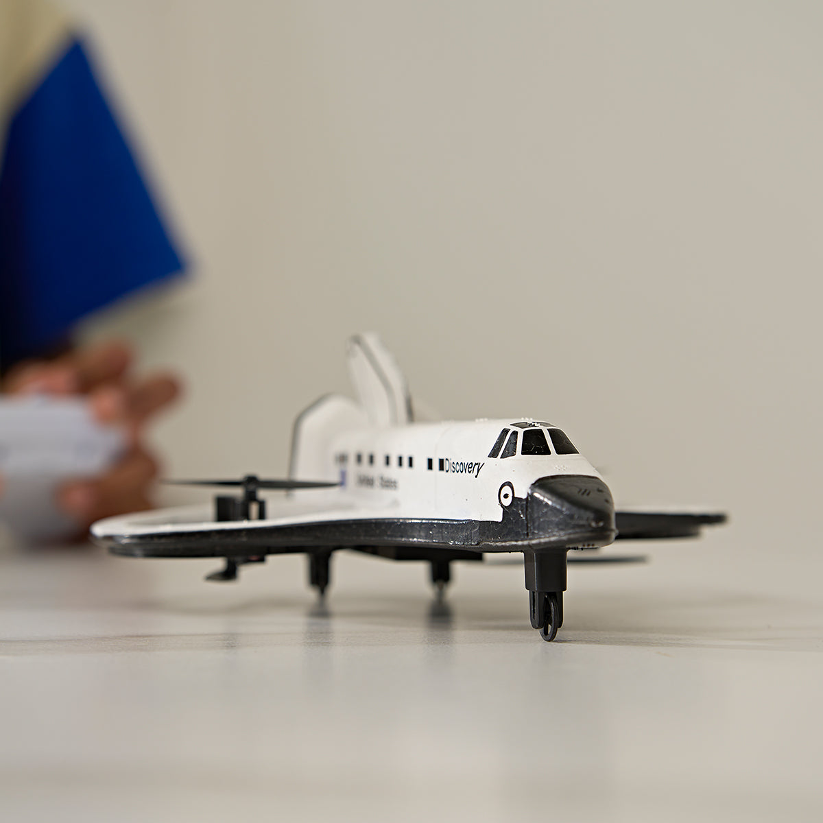 Smithsonian RC Space Shuttle Discovery Drohne