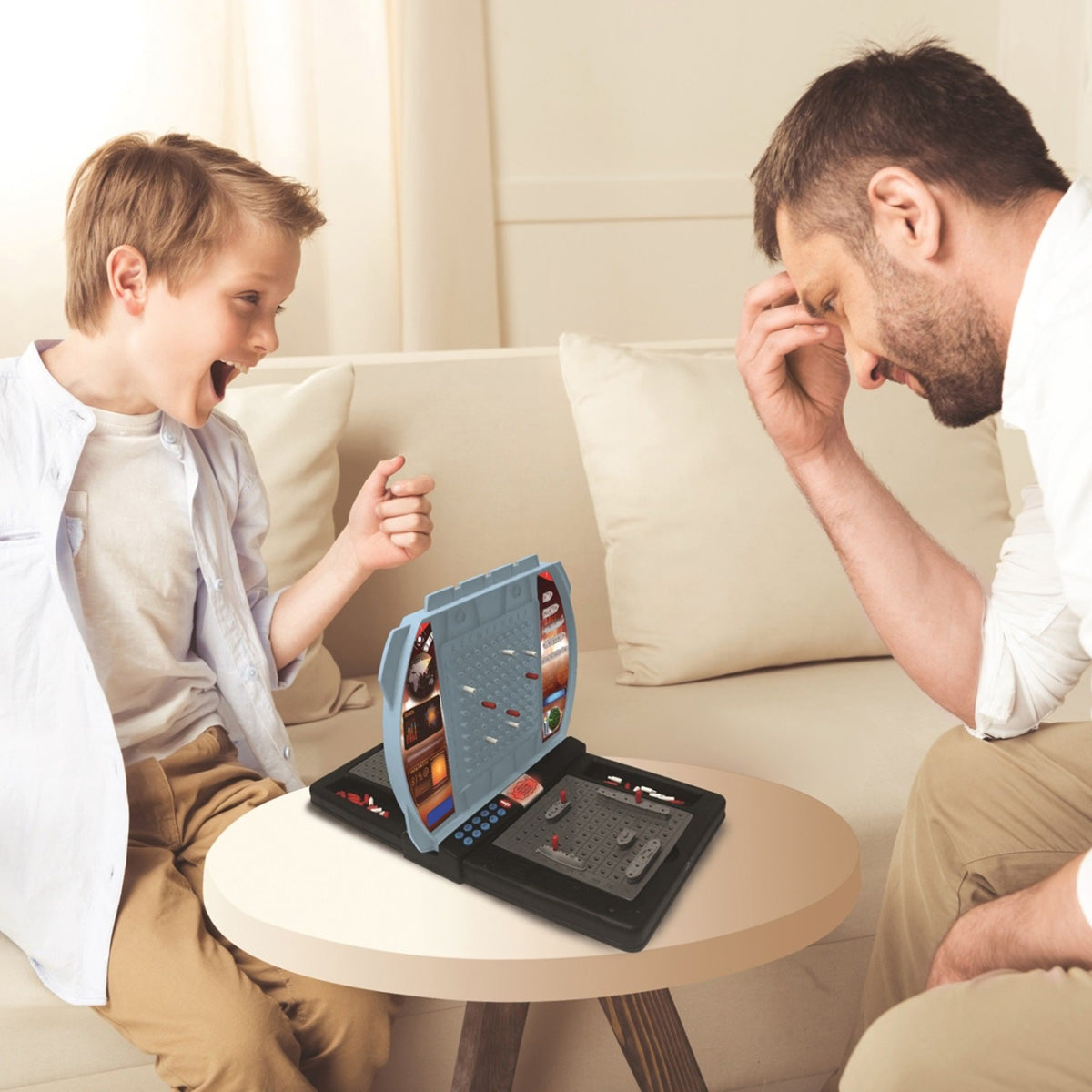Elektronisches sprechendes Schiffeversenken-Brettspiel