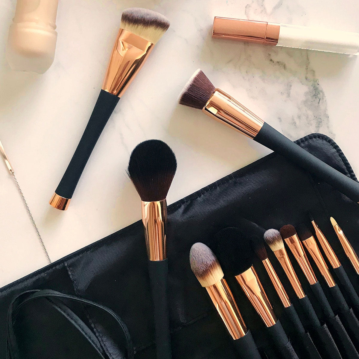 Set profesional de 12 brochas de maquillaje