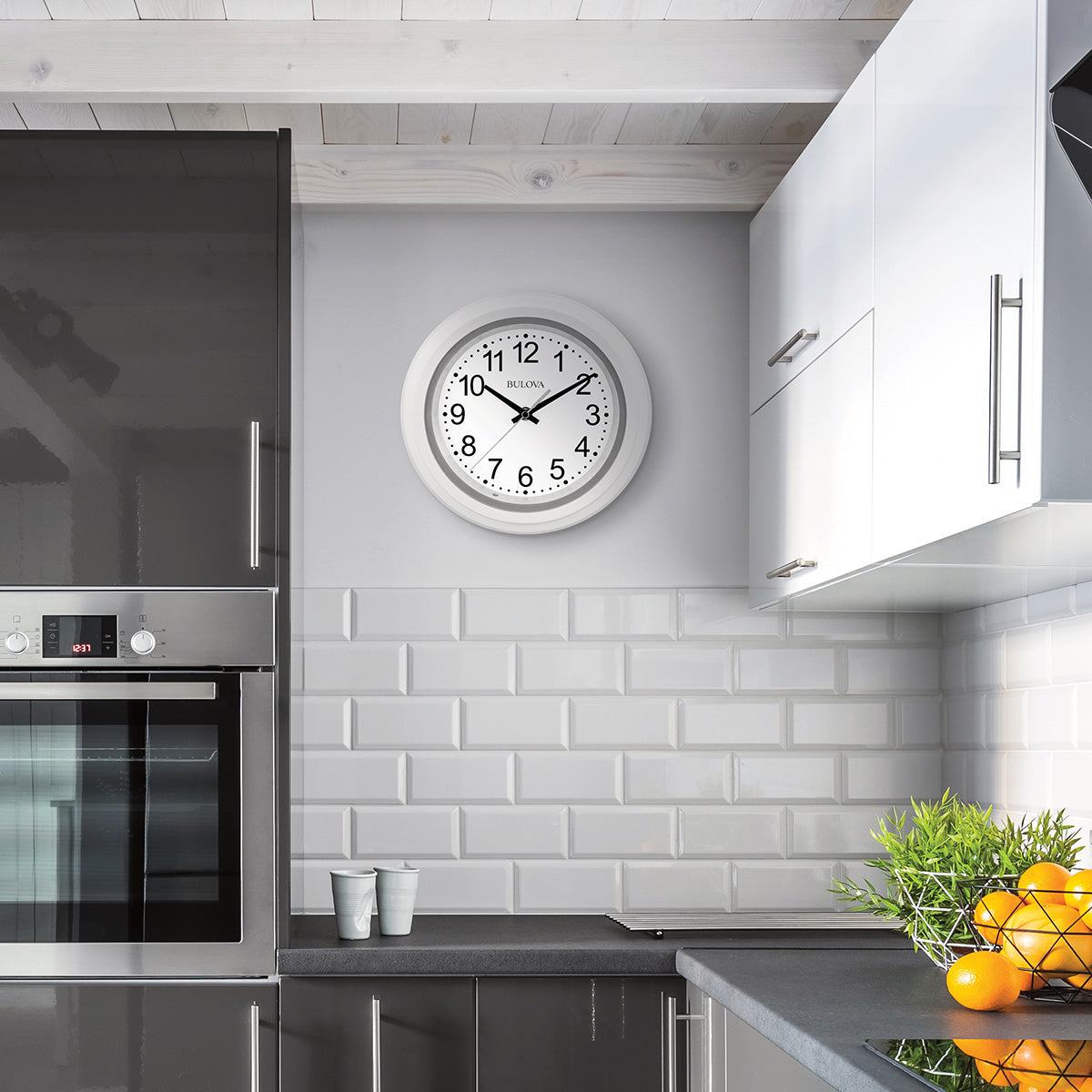 Reloj de pared Bulova Night Vision