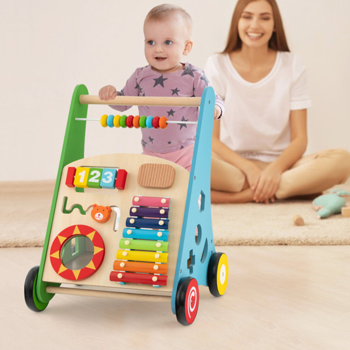 Houten loopwagen met activiteitenbord
