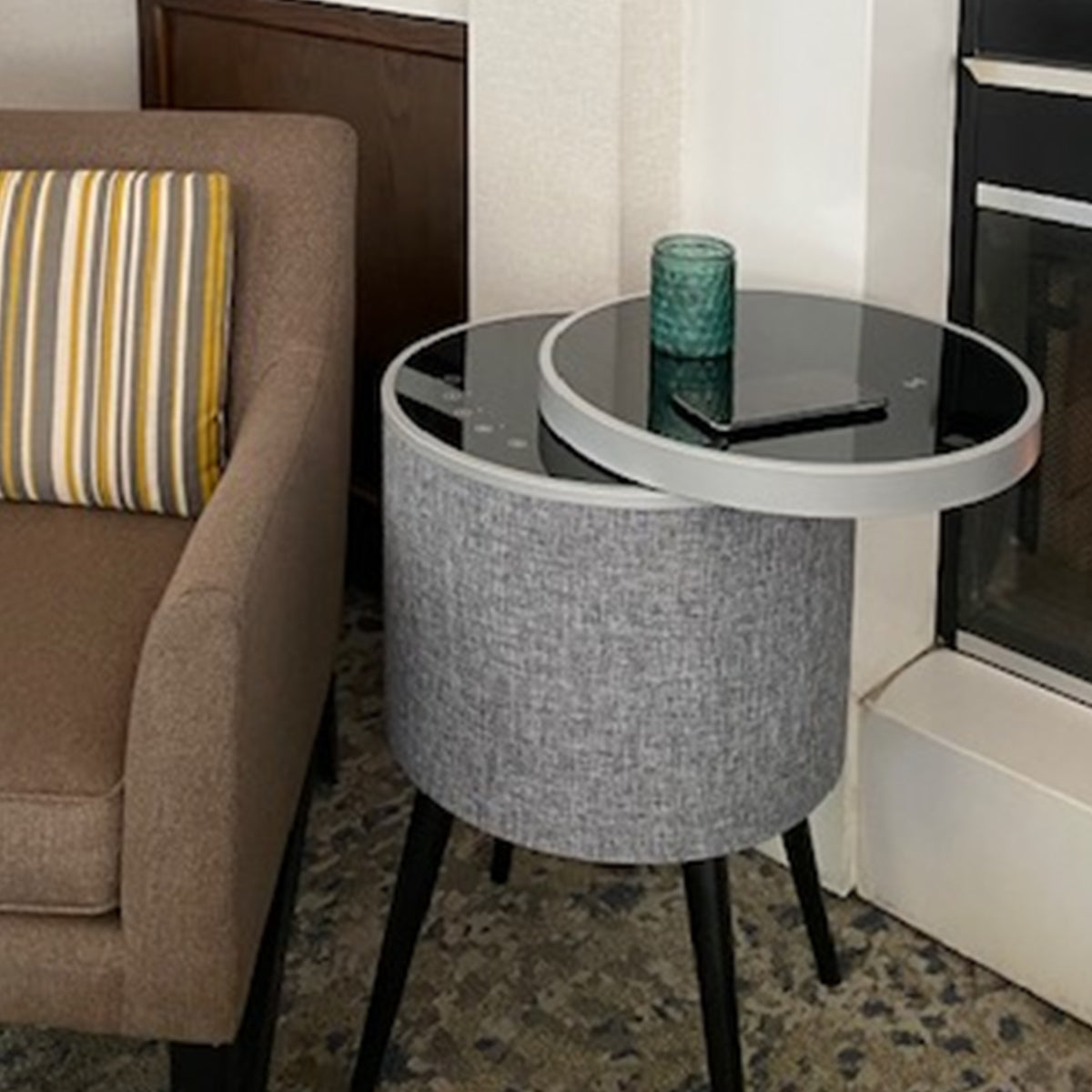 Mesa auxiliar con altavoz Bluetooth de tapa giratoria