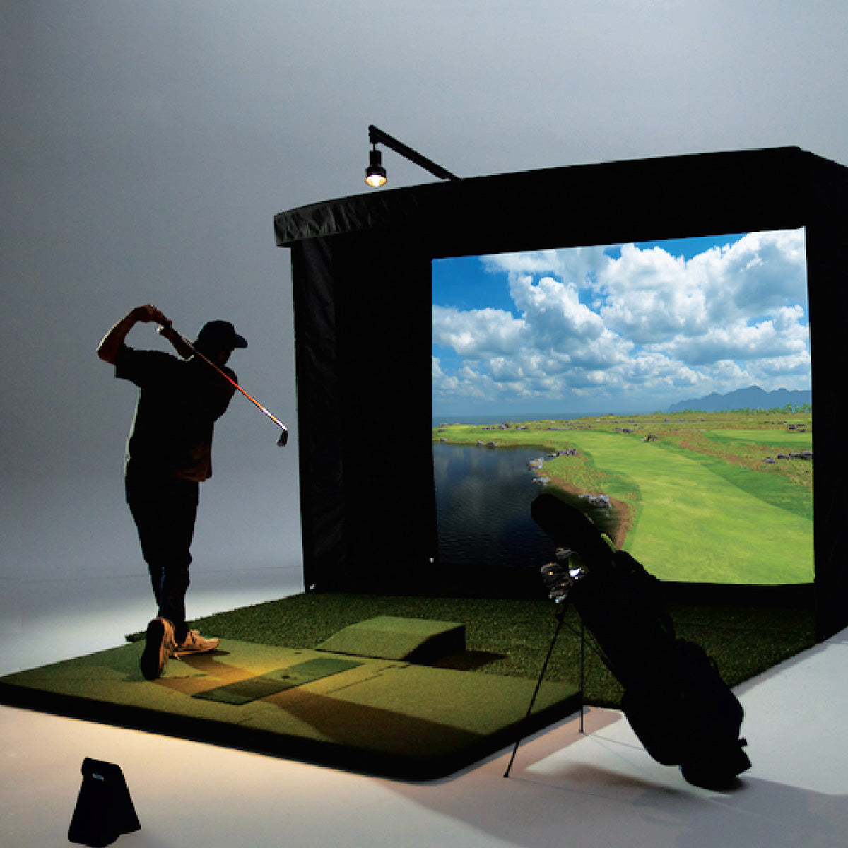 PRO Launch Monitor and 3D Driving Range Simulator