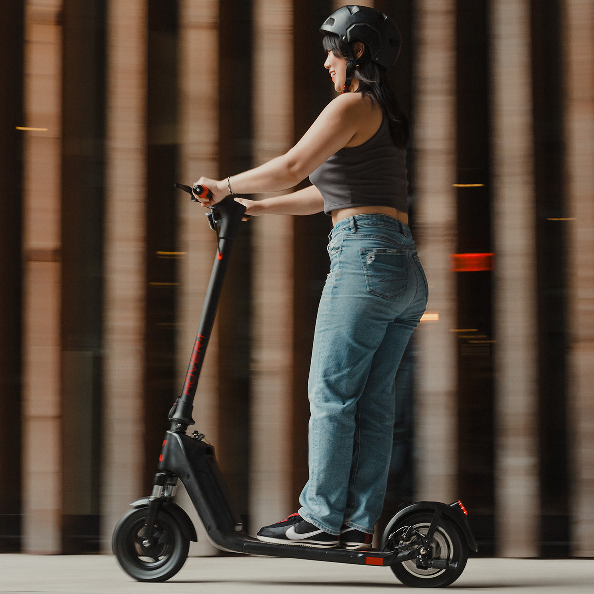 Patinete eléctrico plegable con 24 millas de autonomía