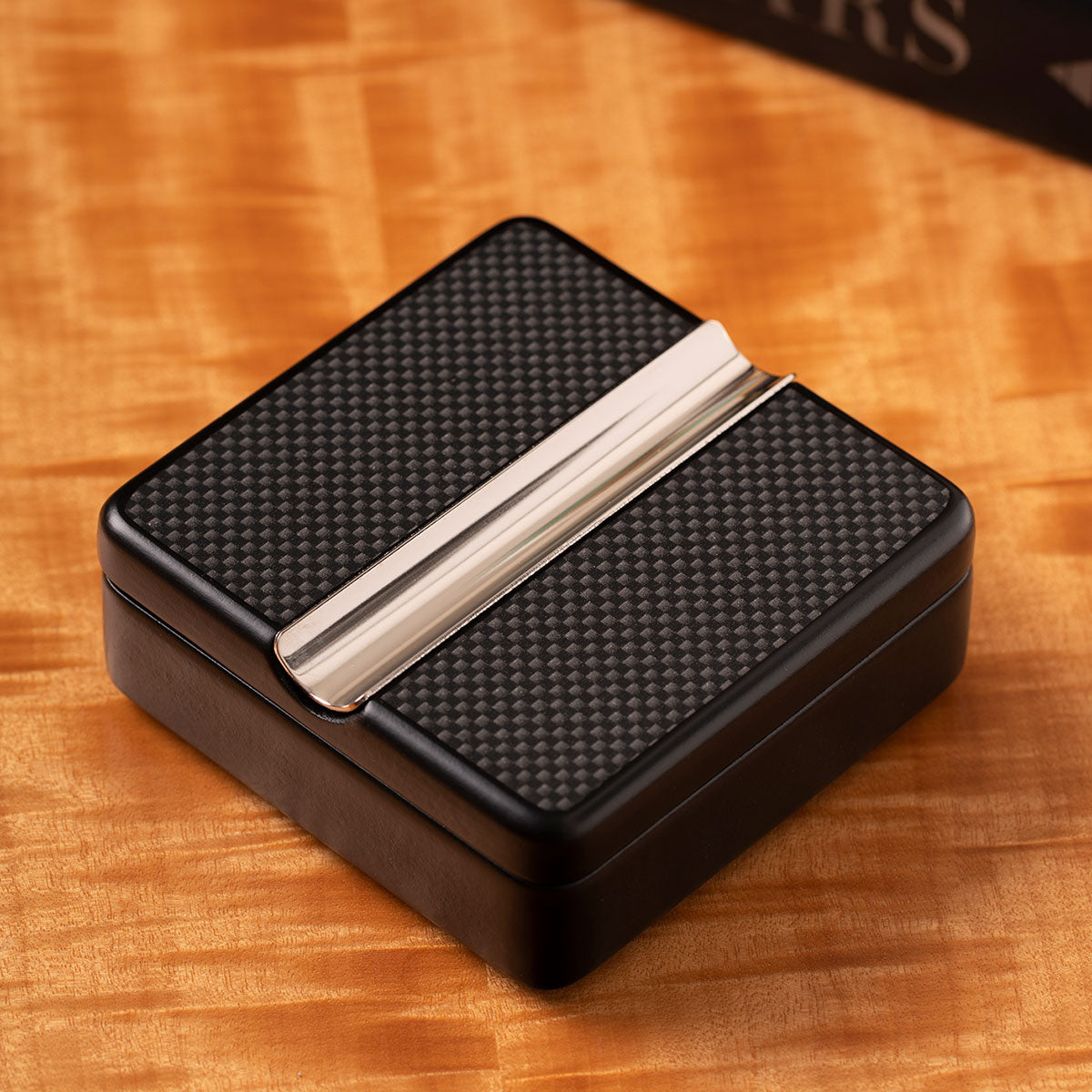 Cenicero para un solo puro Pivot Design de fibra de carbono