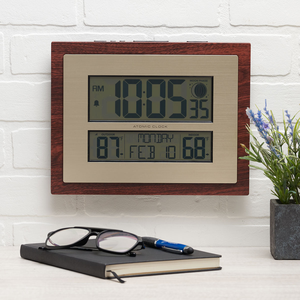 Reloj de pared digital atómico con fase lunar