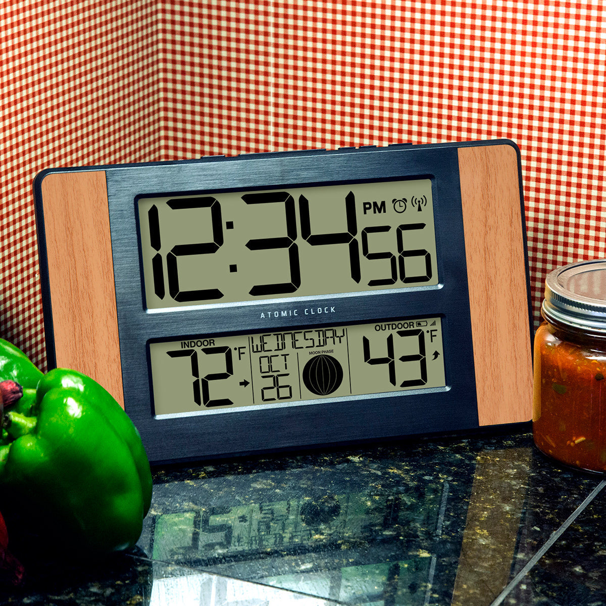 Atoomklok met digitale wandweergave, temperatuur en maanfase