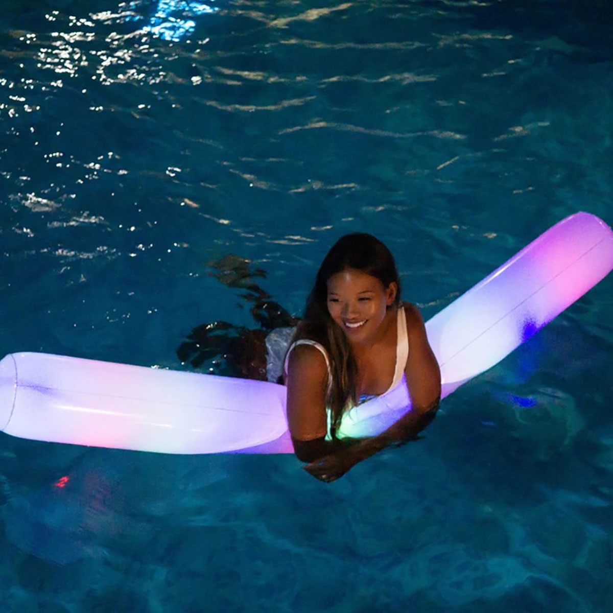 Riesige LED-Poolnudel