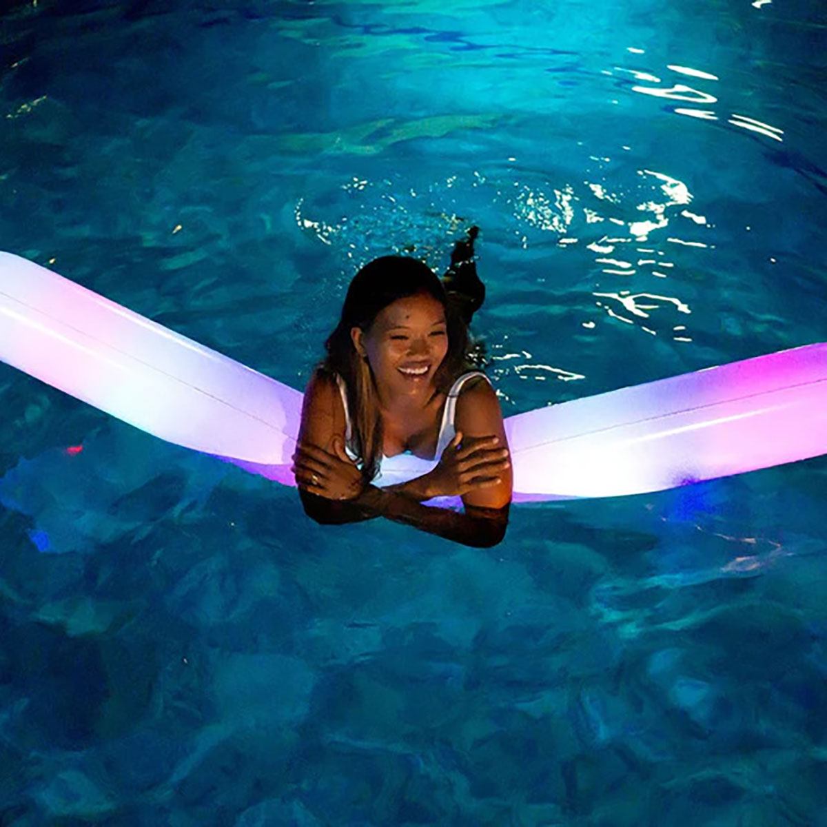 Riesige LED-Poolnudel