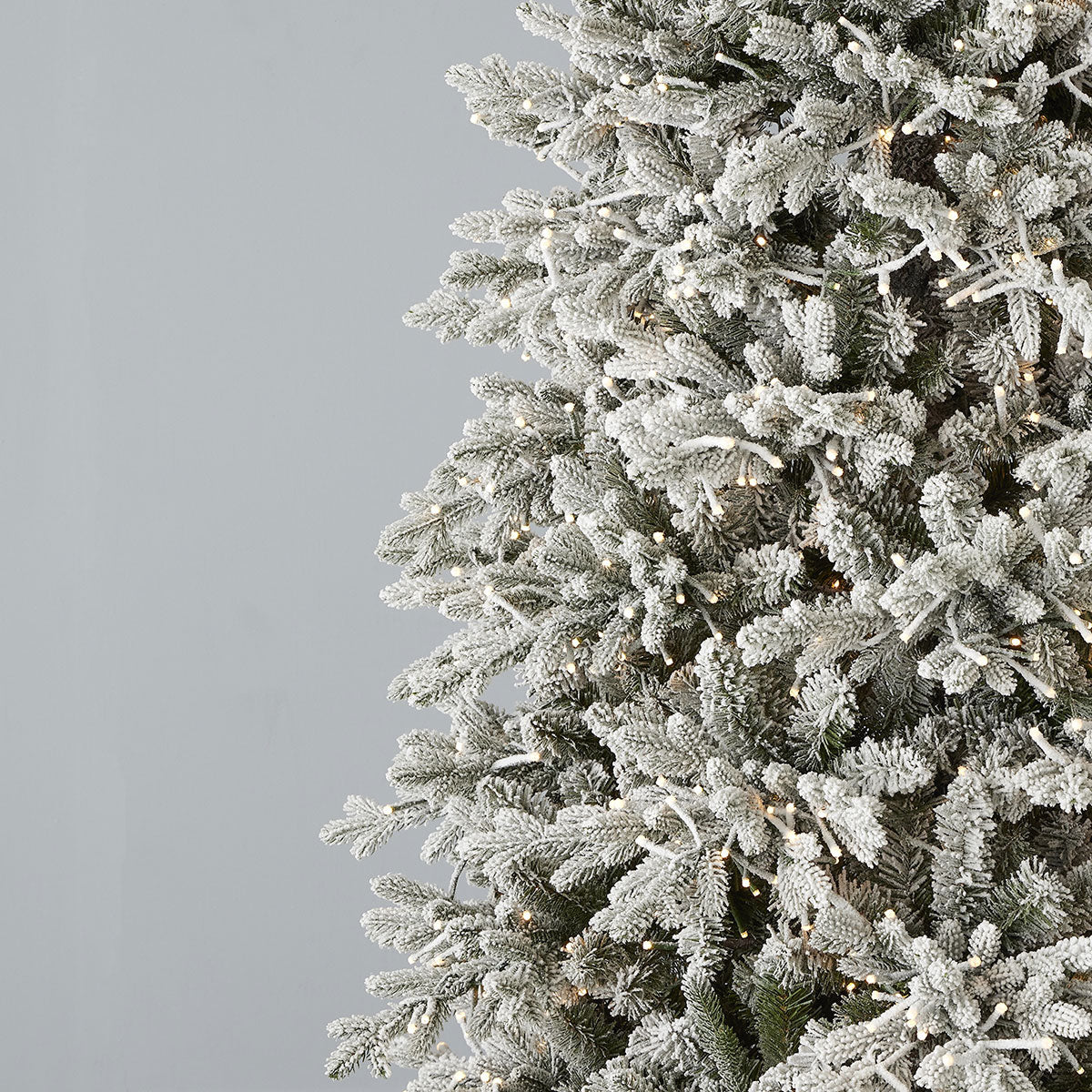 7,5 Fuß beflockter Kiefern-Weihnachtsbaum