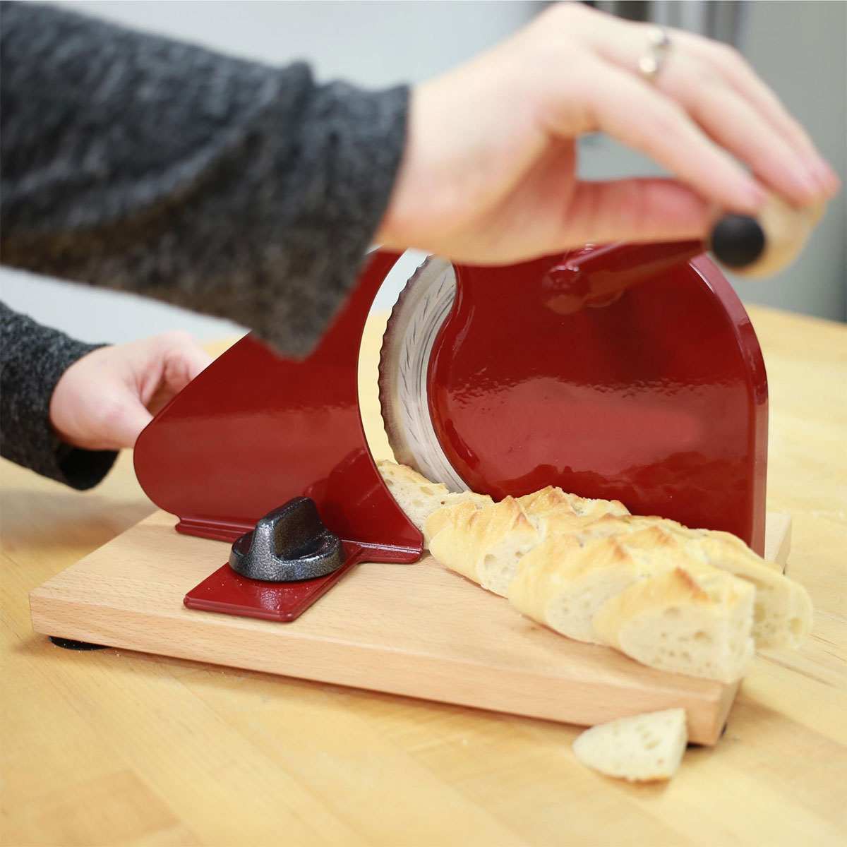 Klassische Brotschneidemaschine