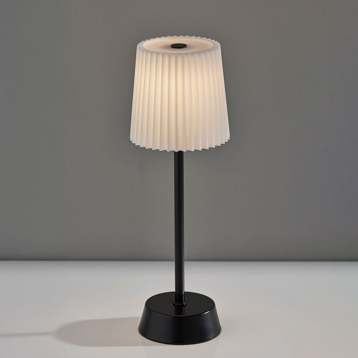 Lámpara de mesa LED para interiores/exteriores con pantalla plisada