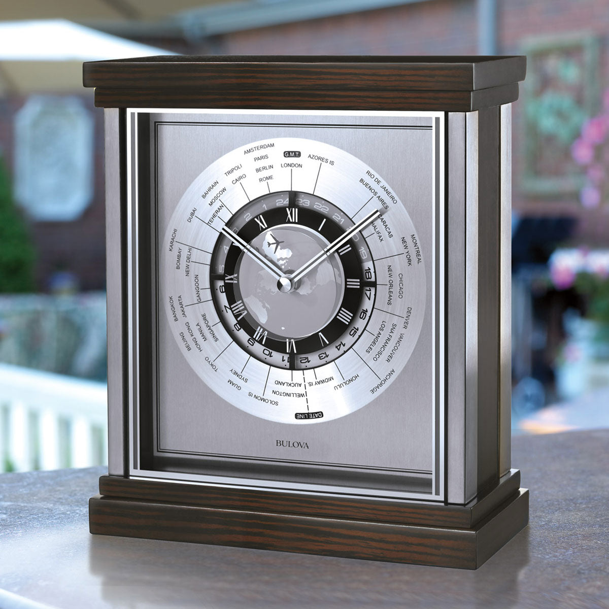 Bulova Wyndmere Weltzeituhr für den Tisch