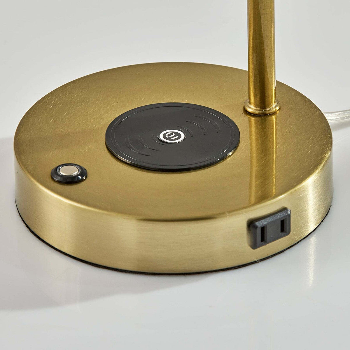 Moderne Schreibtischleuchte mit Ladefunktion