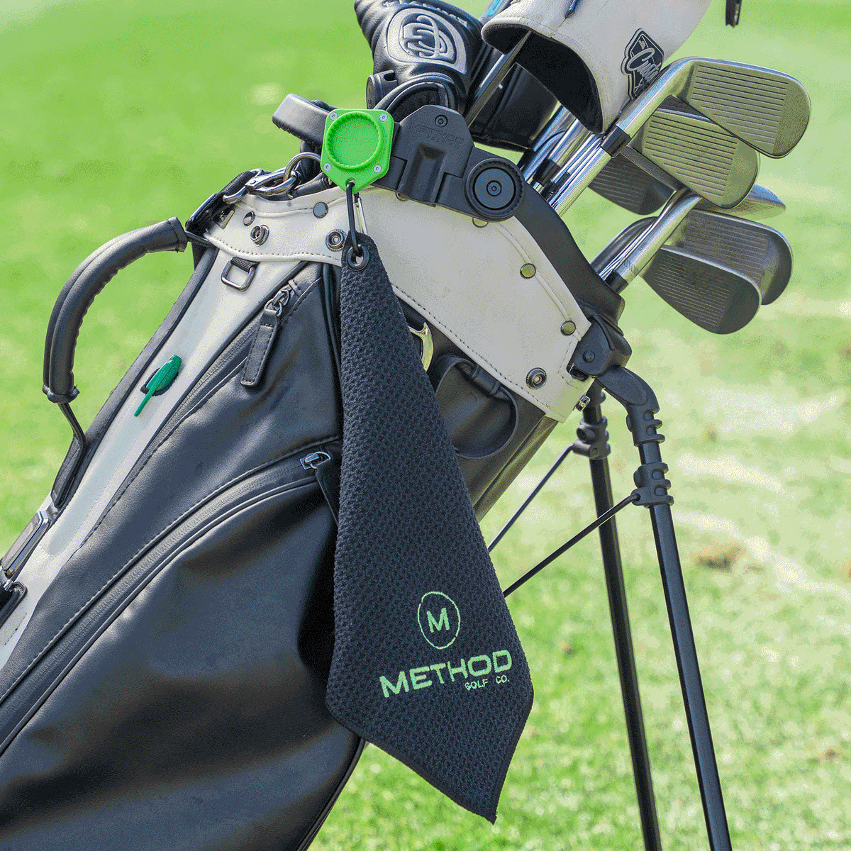 Magnetischer Ausrüstungshalter für Golftaschen