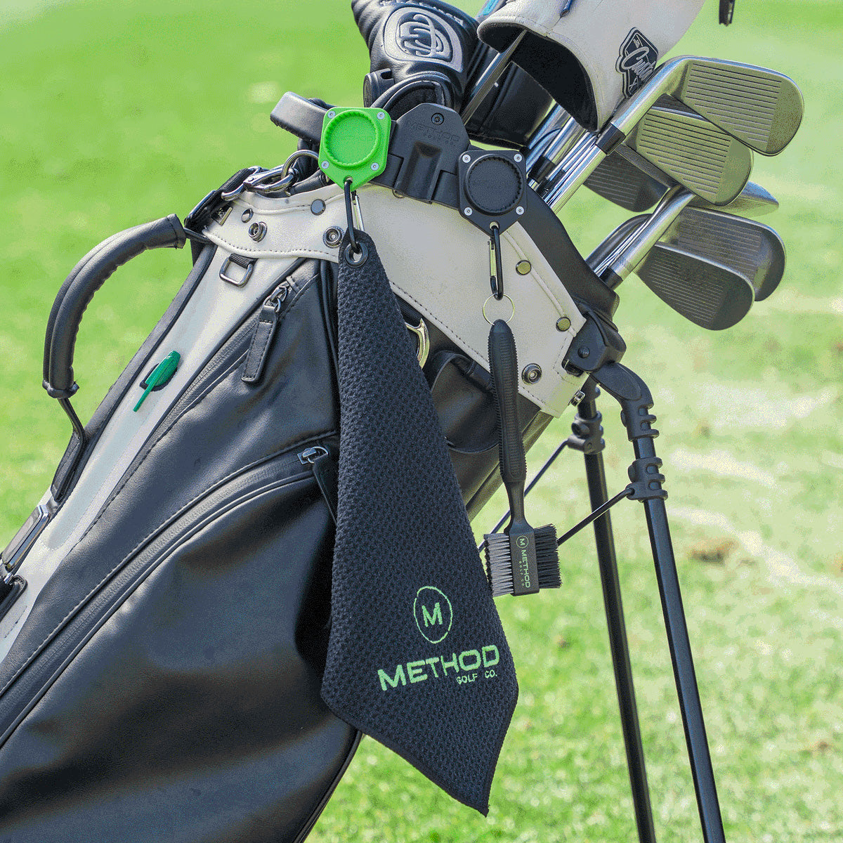 Magnetischer Ausrüstungshalter für Golftaschen